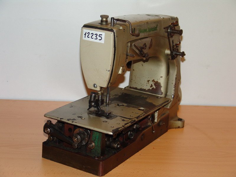 uni12235d.jpg
